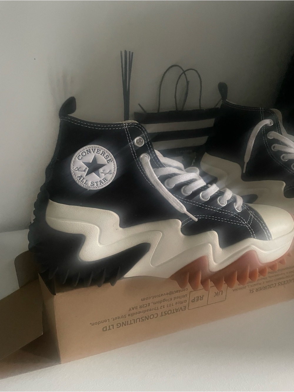 Converse man/ woman Black and White High-Top Wavy Sole Sneakers